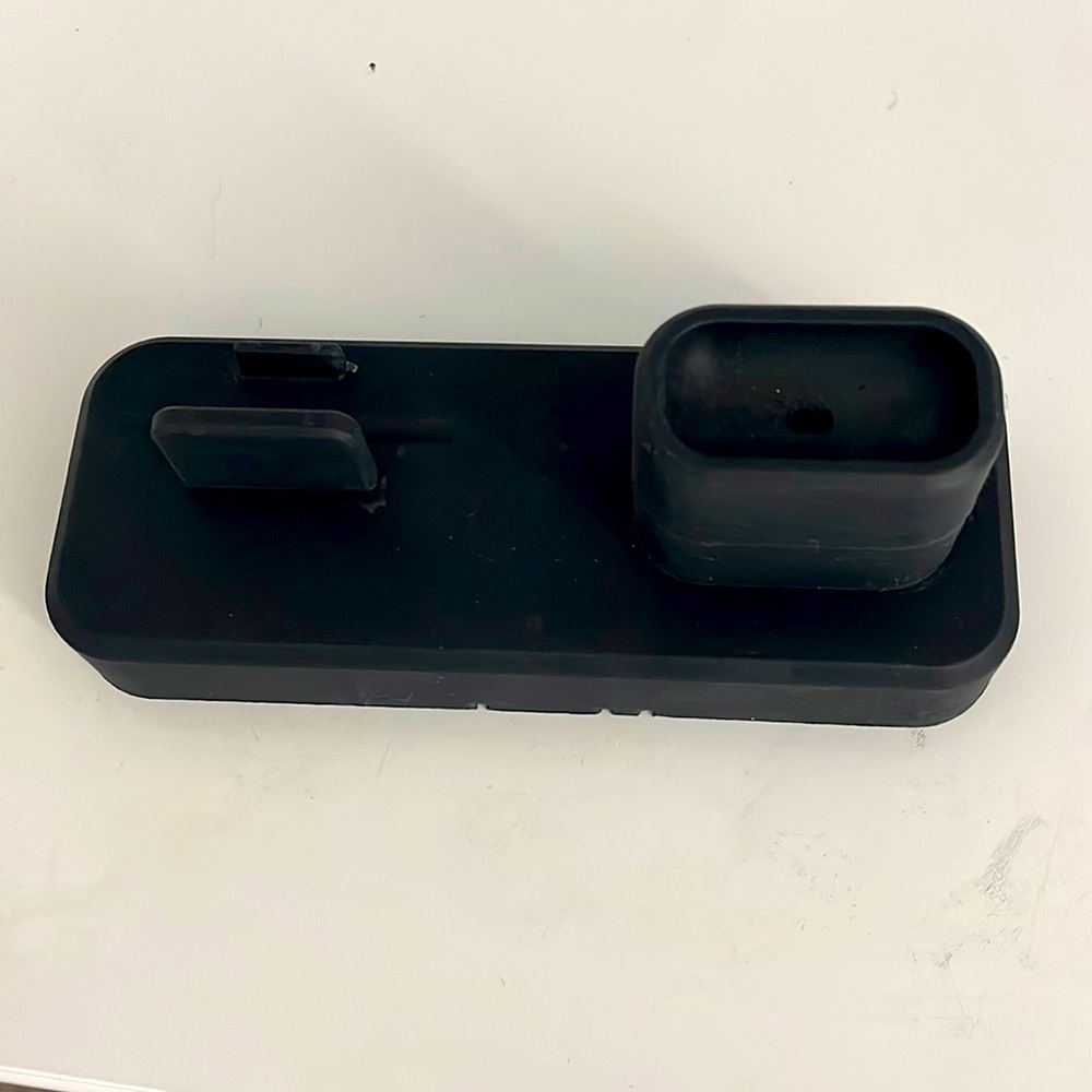 Apple Watch, AirPod and iPhone doc station